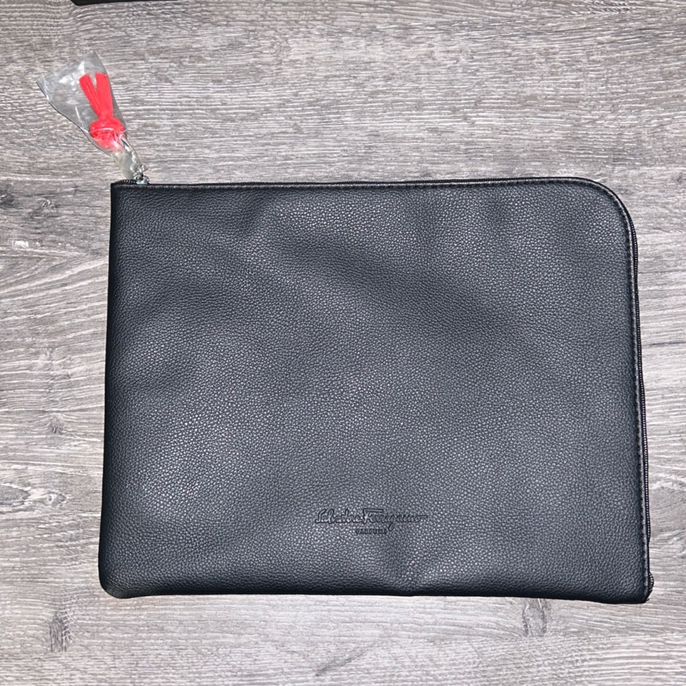 🆕 Salvatore Ferragamo VIP Gift Leather Pouch